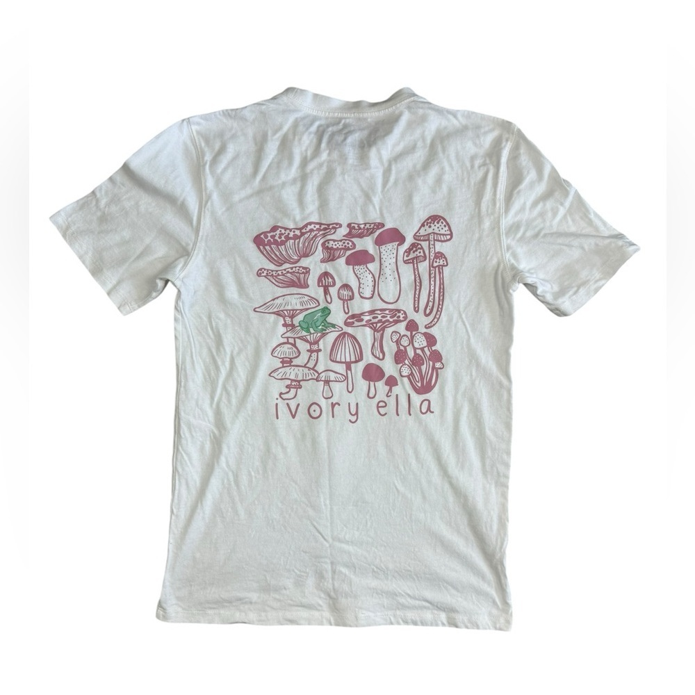Ivory Ella Frog T-shirt Women’s size XS, never been worn!​​